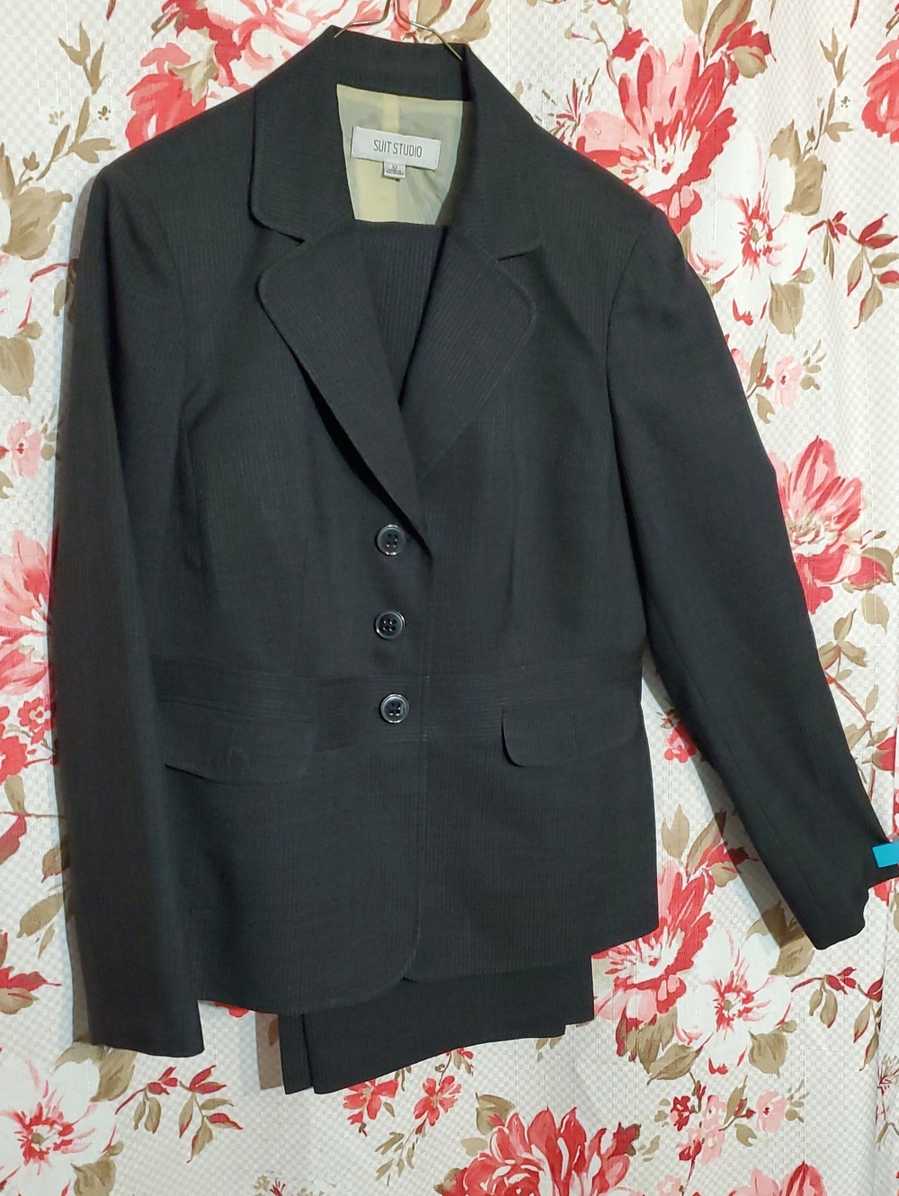 Suit Studio Women's Dark Pinstripe Blazer And Pinstripe Pants in Black 10 Kasper